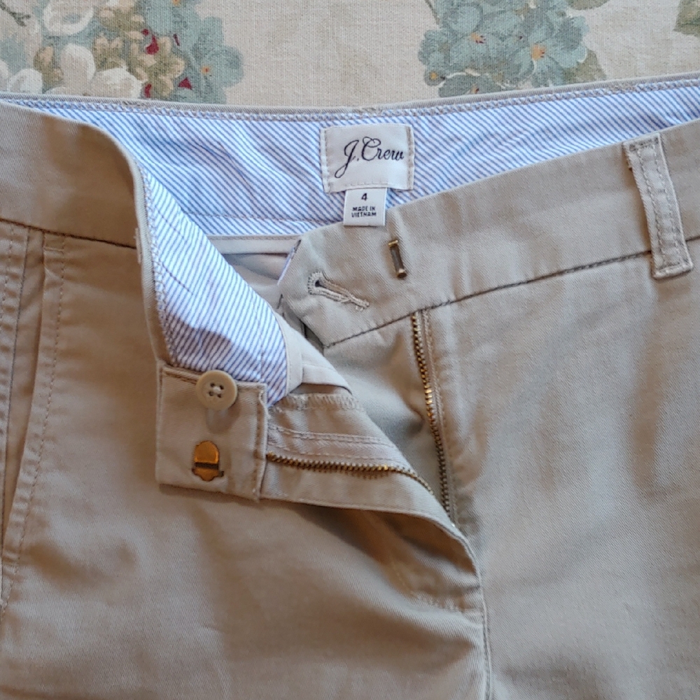 J. Crew 5" Khaki Cotton Stretch Chino Shorts in Women's Size 4 - Picture 10 of 17